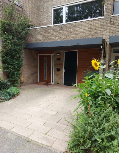 Voordeur Studio Meidoornlaan 73 in Vianen. Is per direct te huur.
