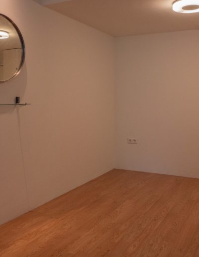 Slaapkamer Studio Meidoornlaan 73 in Vianen. Is per direct te huur.
