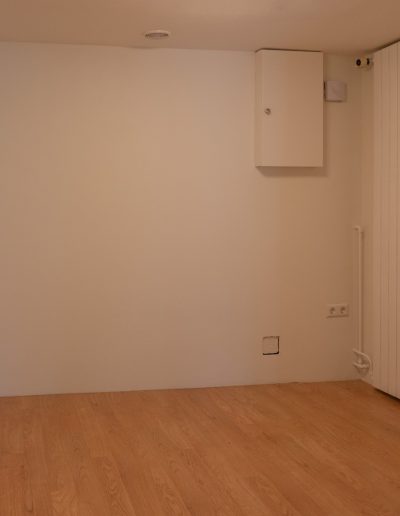 Slaakamer Studio Meidoornlaan 73 in Vianen. Is per direct te huur.