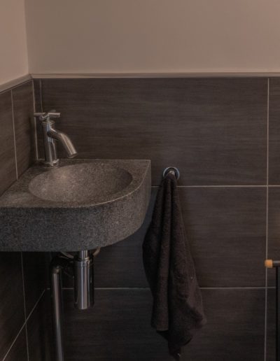 Toilet Studio Meidoornlaan 73 in Vianen. Is per direct te huur.